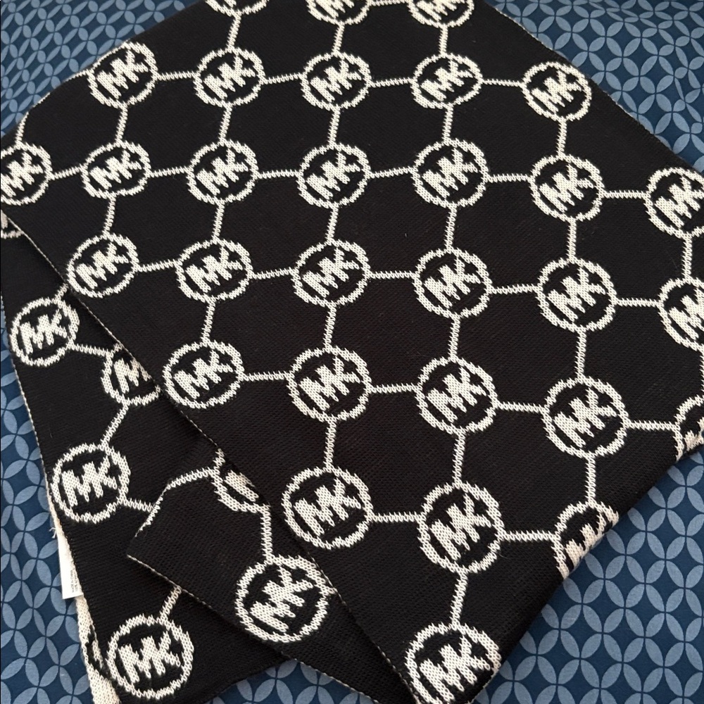 MICHAEL Michael Kors Black and White Logo Scarf NWT